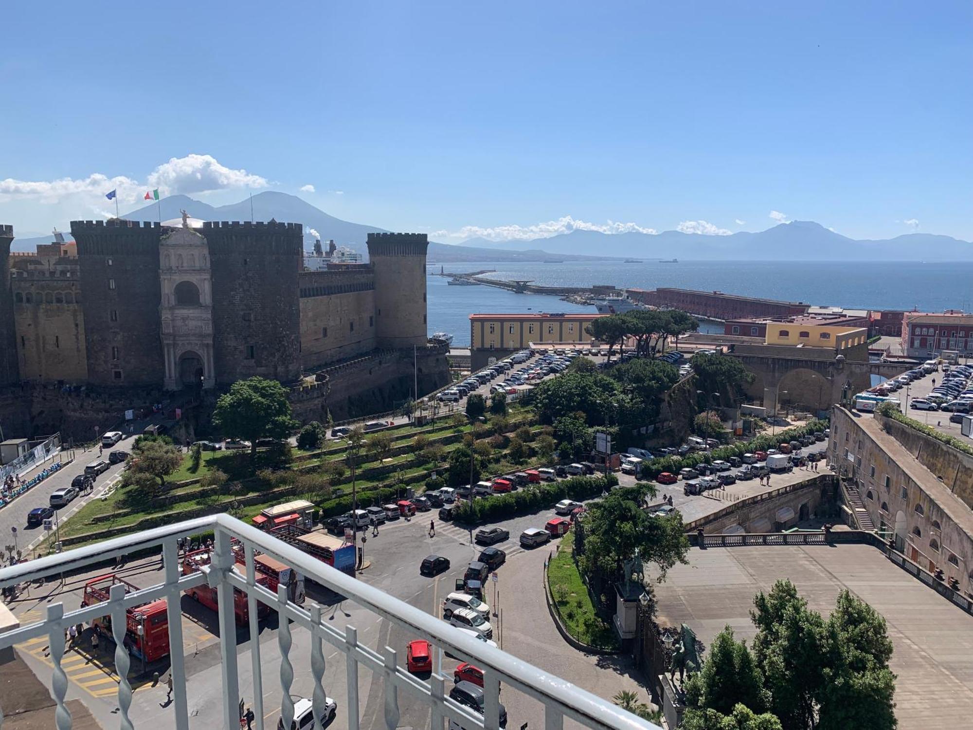 Residence Gli Angioini Srl Napoli Eksteriør billede