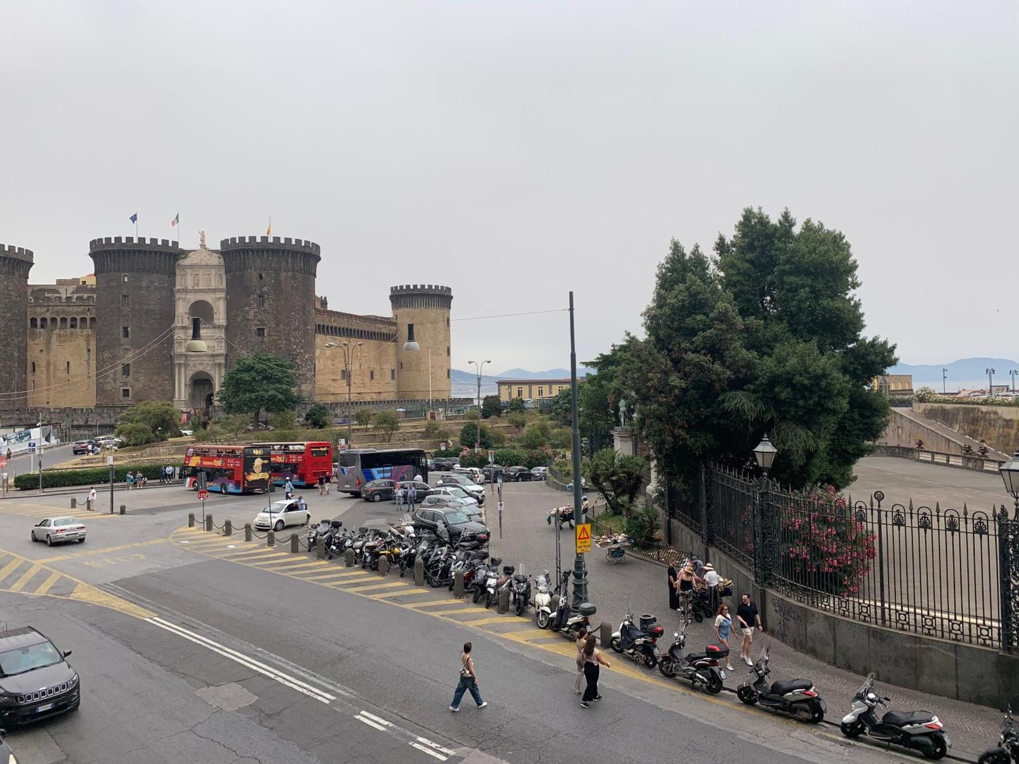 Residence Gli Angioini Srl Napoli Eksteriør billede